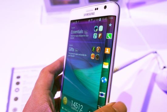 IFA: Новый смартфон Samsung — экран на боку