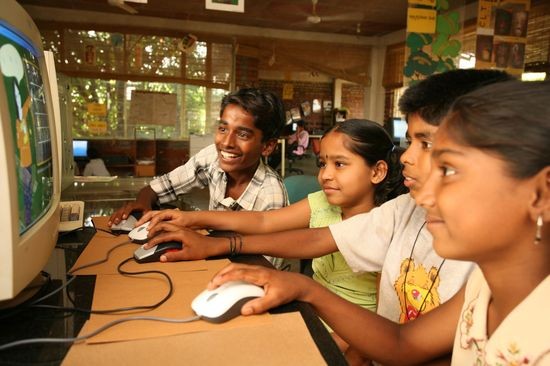 Почему у Индии нет своих Google и Facebook?