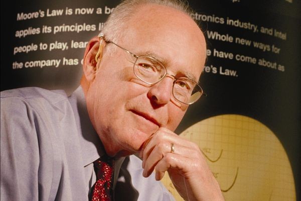 Закон Мура на пороге своего 50-летия, и следовать ему становится все труднее