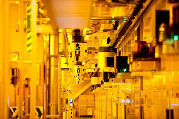 Intel вкладывает миллиарды в укрепление  позиций на мобильном рынке