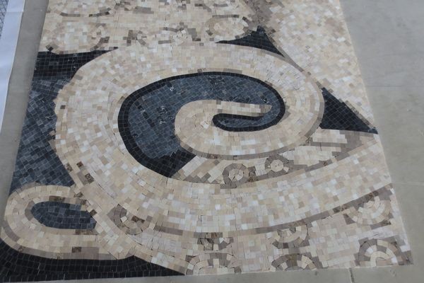 Робот Arty творит мозаичные картины по заказу