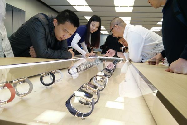 Заказы на Apple Watch расписаны до июня