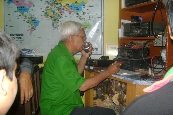 В разрушенном землетрясением Непале связь поддерживают радиолюбители