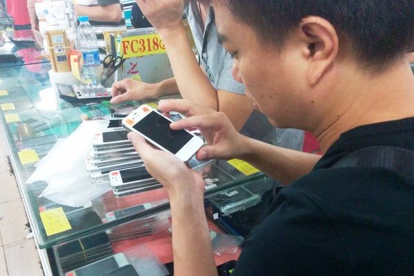 Китайская полиция закрыла фабрику, массово выпускавшую фальшивые «айфоны»