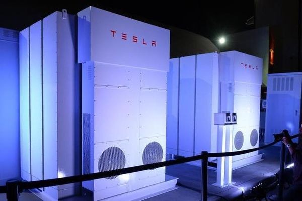 Десятки офисных зданий в Калифорнии оборудуют аккумуляторами Tesla