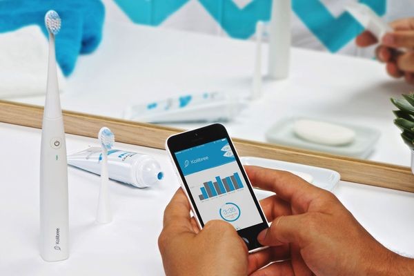 «Умная» щетка превращает чистку зубов в игру