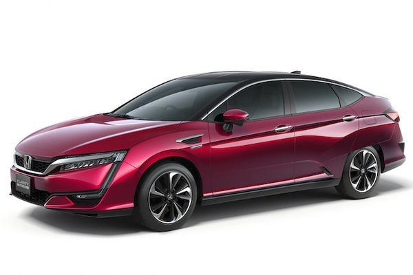 Водородный автомобиль Honda проезжает 700 километров от заправки до заправки