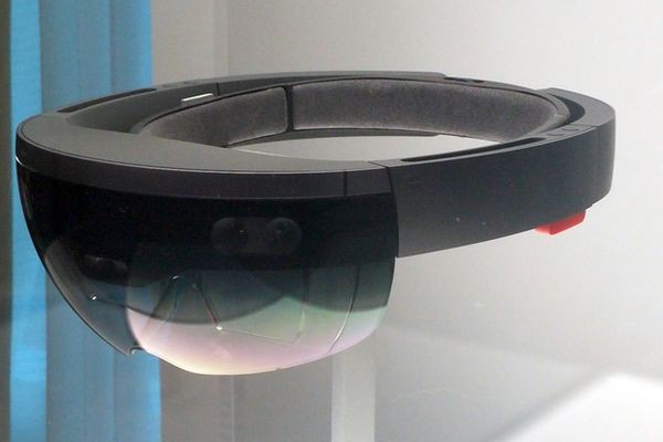 Microsoft объявляет конкурс на лучшую идею приложения для шлема HoloLens