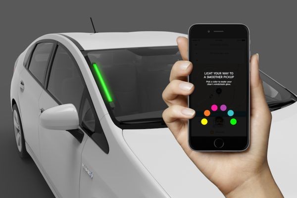 «Свою» машину Uber можно будет найти по цвету огней на ветровом стекле