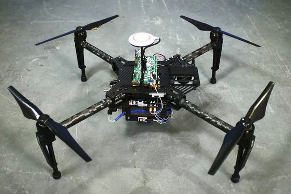 Дрон на топливной батарее держится в воздухе больше часа