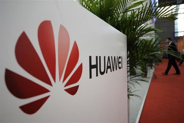 За 2015 год в Huawei продала 100 миллионов смартфонов