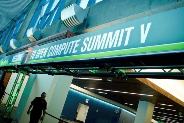 К инициативе Facebook по созданию открытого аппаратного обеспечения подключились крупнейшие операторы связи