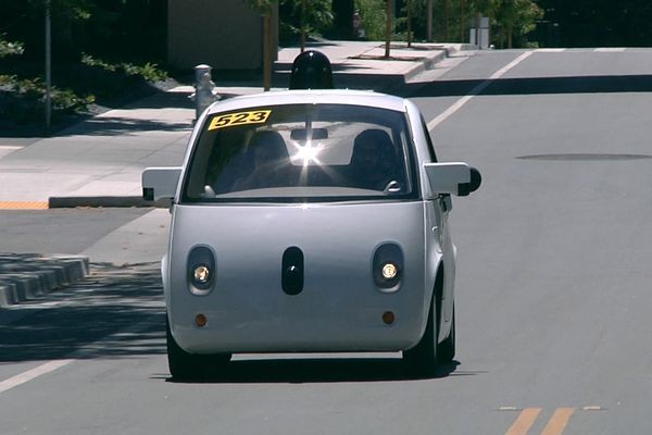 Управление безопасности движения США готово рассматривать компьютер в качестве водителя