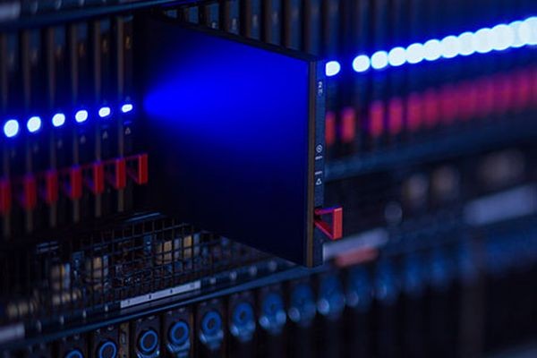 Твердотельный год EMC