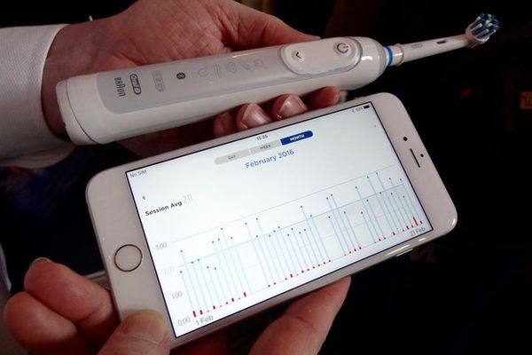 MWC: Зубная щетка Oral-B Genius будет ориентироваться с помощью гироскопов и передавать данные в облако