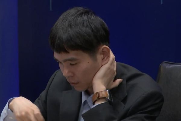 В четвертой партии турнира в го человек победил искусственный интеллект Google