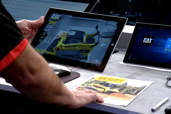 В Microsoft показали, как пользоваться шлемом Hololens для продажи строительной техники