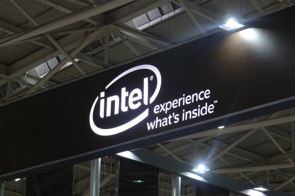 Руководители двух ключевых подразделений Intel уходят в отставку