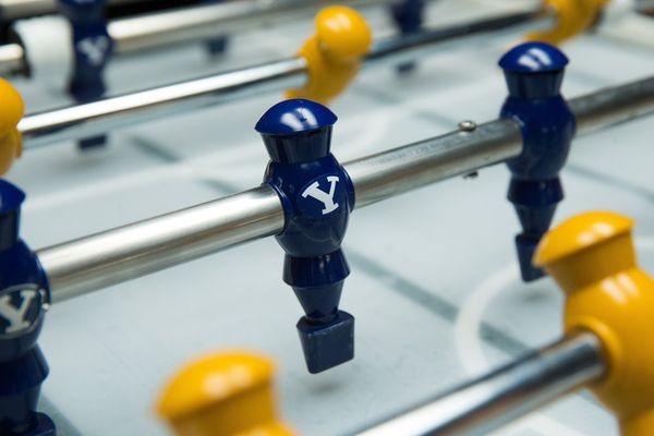 Искусственный интеллект побеждает людей в настольный футбол