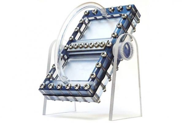 Проточная батарея, работающая по принципу песочных часов, будет стоить дешевле