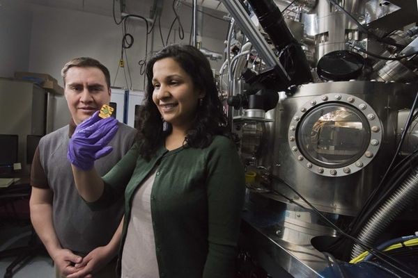 Строительство квантового компьютера начали с «инъекции» атома сурьмы в кремний