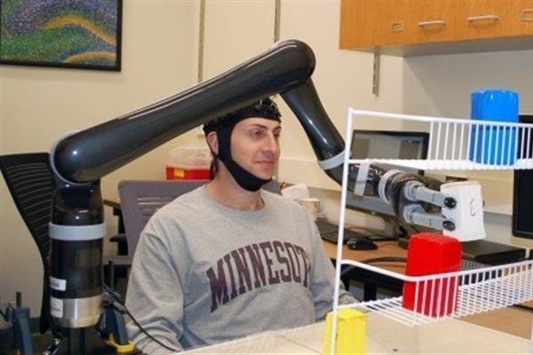 Создан протез руки, управляемый силой мысли