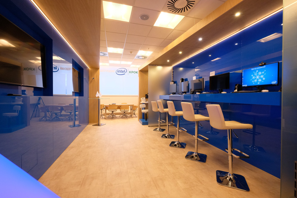 мультизональная сплит система. автоматизированные системы управления. диспетчерский пульт управления абк. картинки на сайт комплексные решения. фасад административного здания.