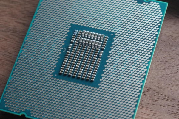 Intel обещает заплаты, обеспечивающие процессорам иммунитет к эксплойтам Meltdown и Spectre