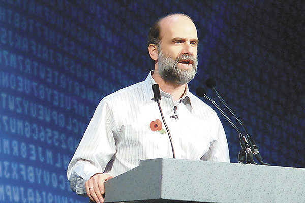 Брюс Шнайер о цифровых угрозах будущего