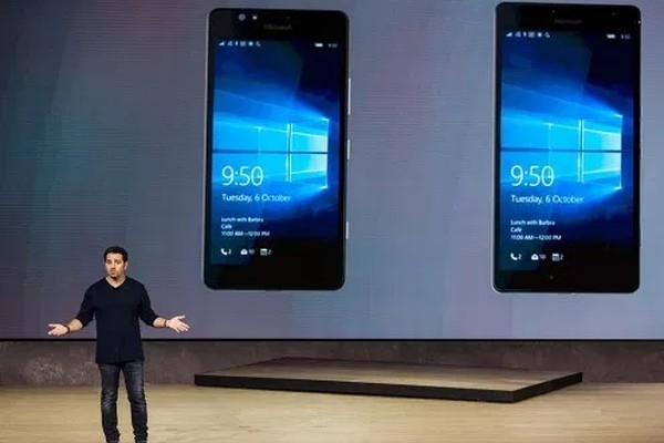 Слух: в Microsoft разрабатывают раскладной смартфон с двумя экранами