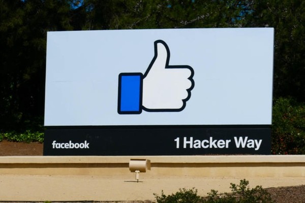 Доходы Facebook бьют рекорды, несмотря на скандалы