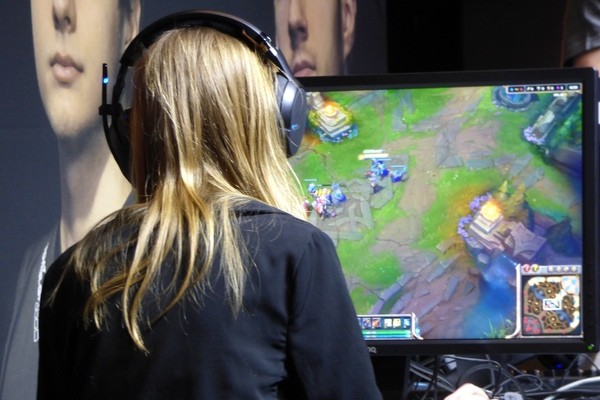 Dell: любителям компьютерных игр не чужды спорт и семья