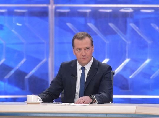 Медведев: отечественная экономика будет строиться по цифровым законам