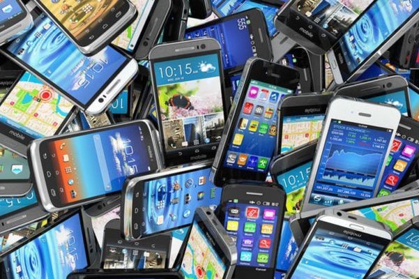 IDC: российский рынок смартфонов стремительно растет, но импортеры опасаются новых санкций