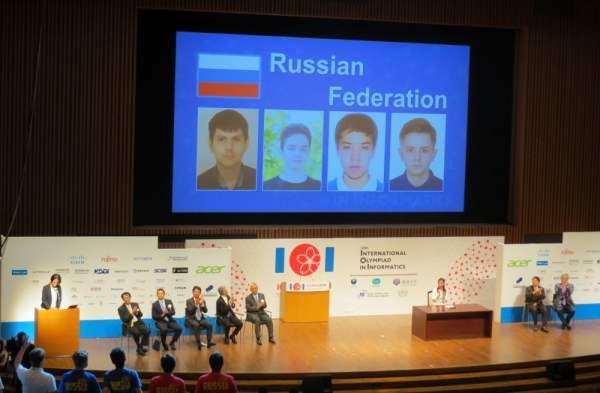 Школьники из России вновь завоевали на Международной олимпиаде по информатике «золото» и «серебро»