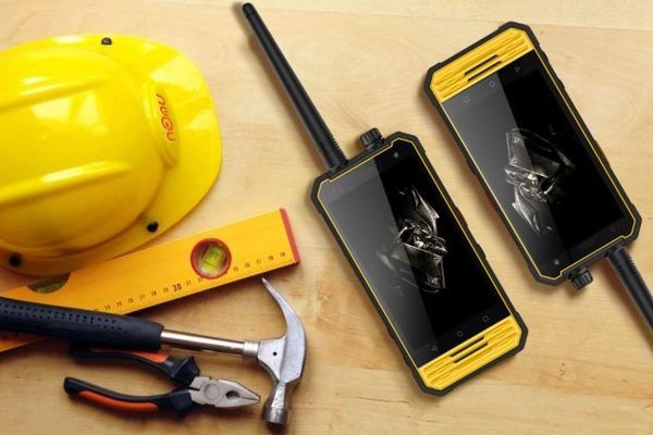 «Яндекс» и Сбербанк открывают продажи сверхпрочных китайских смартфонов