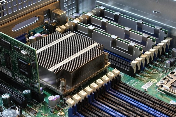 Bloomberg: китайские спецслужбы встраивали чипы-шпионы в материнские платы Supermicro