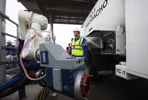 В «Шереметьево» тестируют робота-заправщика