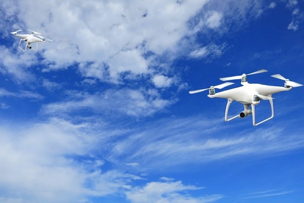 Заблудившихся туристов смогут отыскивать группы дронов