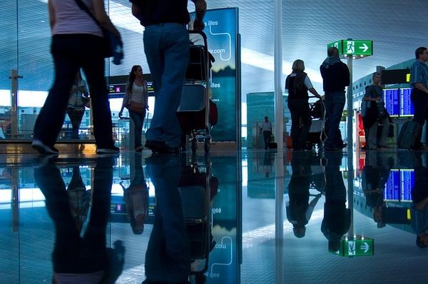 Российские авиапассажиры смогут проходить на досмотр и в самолет по смартфону