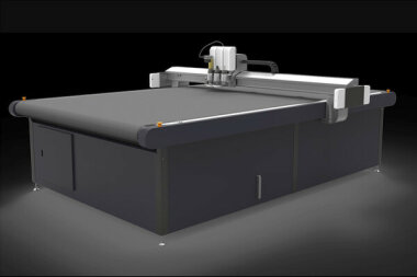 Планшетный режущий плоттер iECHO BK3 2517 установлен в издательстве «Известия»