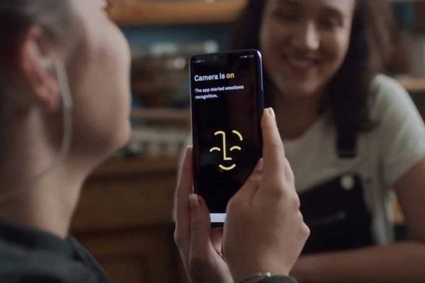 Мобильное приложение для слабовидящих озвучит эмоции собеседника