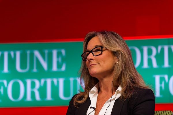 В Apple сменится вице-президент по розничным продажам