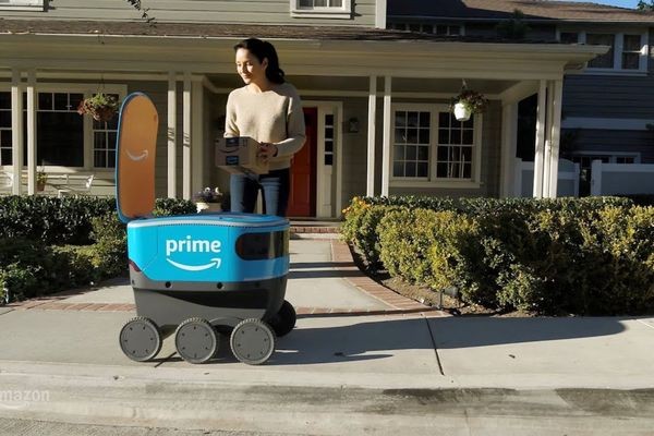 В Amazon испытывают роботов-курьеров