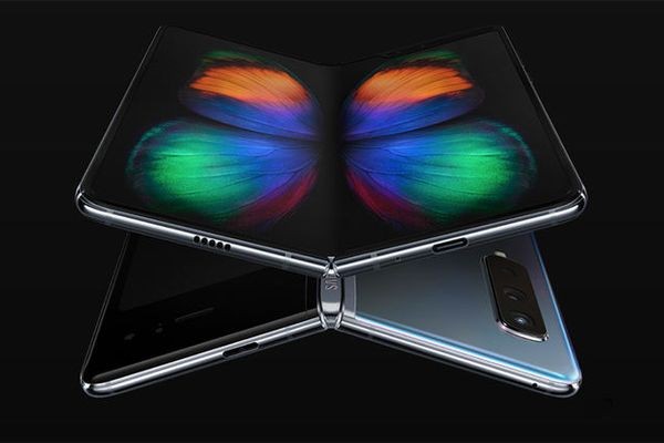 Samsung представила складной смартфон