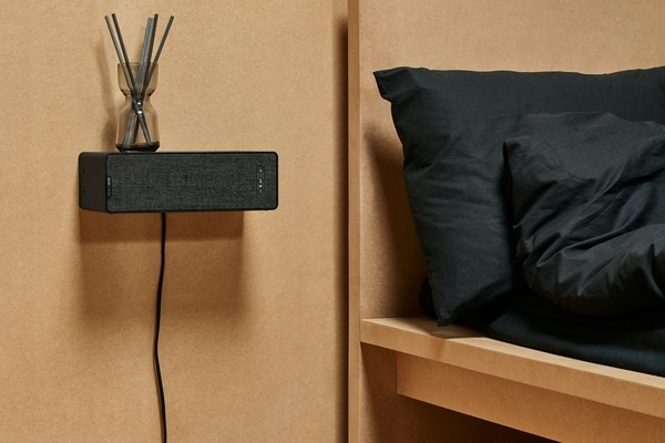 IKEA вставила в настольную лампу динамик Sonos