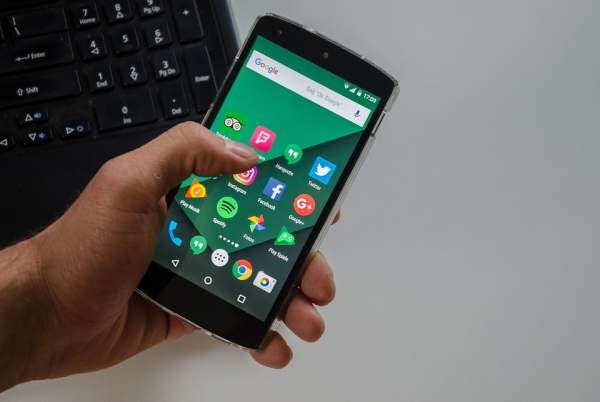 Минкомсвязь против предустановки российских приложений на мобильные устройства