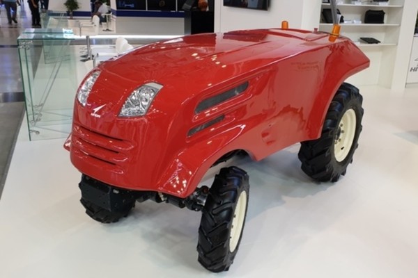 «Роскосмос» продемонстрировал беспилотный трактор собственной разработки