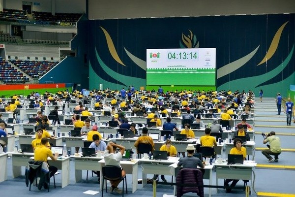 Российские школьники заняли второе место на международной олимпиаде по информатике в Баку
