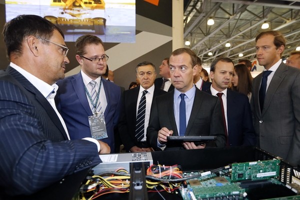 ФНС заключила контракт на поставку двух тысяч серверов российского производства